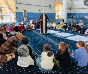 Lezioni di Islam ai Bambini delle Elementari a Piacenza: costretti a visitare moschea