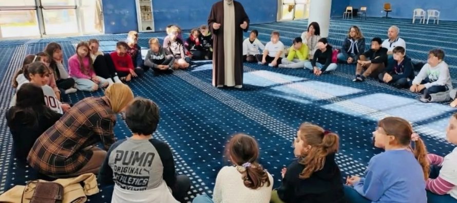 Lezioni di Islam ai Bambini delle Elementari a Piacenza: costretti a visitare moschea