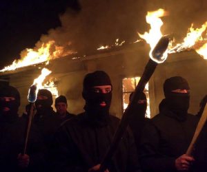 Cittadini bruciano centro accoglienza per 80 maschi africani giorno prima inaugurazione