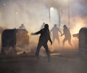 Sinistra e Maranza bruciano Torino dopo avere occupato il Parlamento