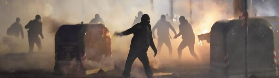 Sinistra e Maranza bruciano Torino dopo avere occupato il Parlamento