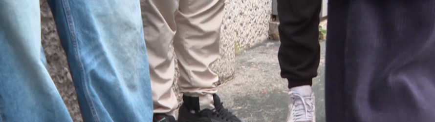 Spacciatore ucciso, colleghi protestano: “Lo Stato ce l’ha con noi stranieri”