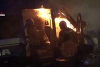 Qualcuno ha pagato centomila euro per bruciare un poliziotto