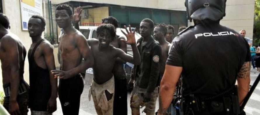 Sanchez regolarizza 500mila clandestini: altre migliaia assaltano la Spagna