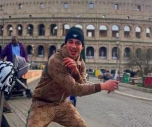 Colosseo, la danza con il coltello: il maranza è un minore sbarcato a Lampedusa