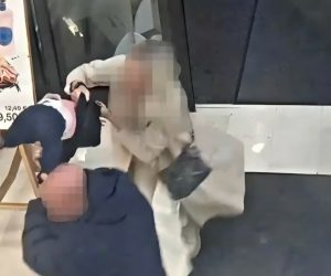 Ecco come l’immigrato ha spezzato la gambina della bimba che voleva rapire