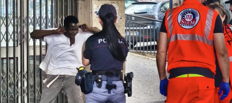 Decine di aggressioni e due TSO: forse rimpatriano il nigeriano con l’hobby di picchiare anziani