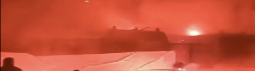 Estremisti sinistra cercano di bruciare palazzo a Genova: certi partiti non possono stare in Parlamento