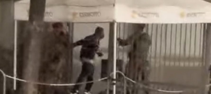 Militari costretti a subire le violenze dell’immigrato: poi arriva un calabrese – VIDEO