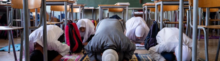 Studenti islamici vogliono aule moschea nelle scuole italiane