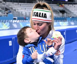 Olimpiadi 2026, Lollobrigida contro le femministe: ” Lasciate stare mio figlio”