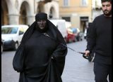 Il burqa non basta, costringe la moglie italiana ad ingrassare per non attirare sguardi