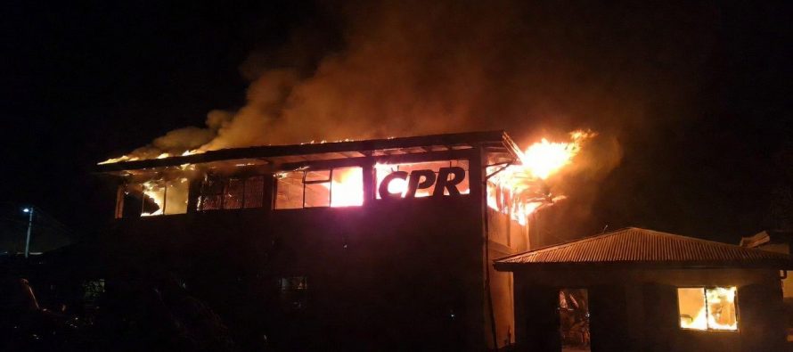 Migranti in rivolta incendiano centro rimpatri sobillati dalla sinistra