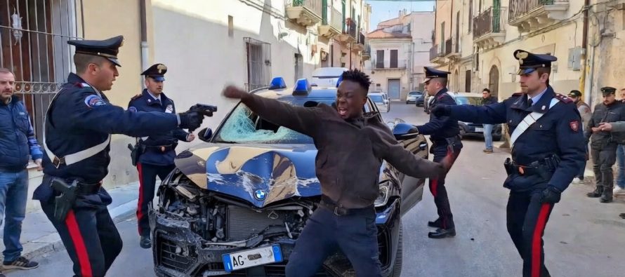 Sfascia l’auto dei Carabinieri ma il giudice lo perdona e scarcera