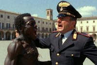 Morde al petto carabiniere durante controllo