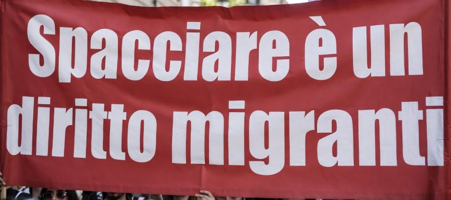 Sinistra a Pisa manifesta a favore degli spacciatori