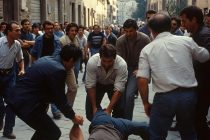 Cittadini arrestano borseggiatore a Firenze: “Non ti muovere”