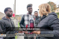 Ospiti centro accoglienza confermano: cibo italiano no buono lo buttiamo