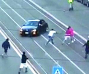 Torino, immigrati assaltano le auto armati di mazze chiodate e coltelli