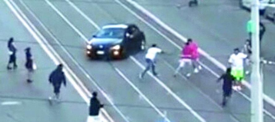 Torino, immigrati assaltano le auto armati di mazze chiodate e coltelli