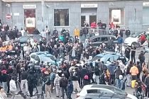 Poliziotti accerchiati da immigrati per impedire arresto: il giudice li scarcera – VIDEO