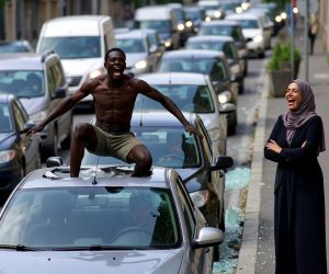 Immigrato distrugge auto e l’assessora islamica denuncia proprietari per ‘razzismo’