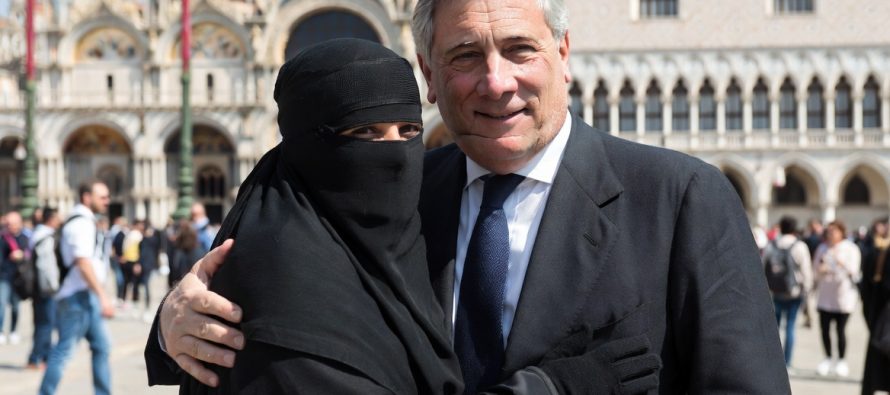 Forza Italia difende il burqa: si oppone a legge Lega che lo vieta