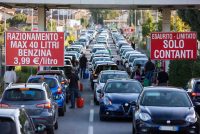 Benzina razionata in Europa, inizia al confine italiano