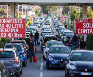 Benzina razionata in Europa, inizia al confine italiano