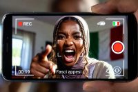 Immigrati festeggiano la vittoria del NO e minacciano di impiccare chi ha votato SI