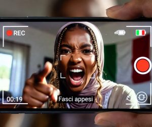 Immigrati festeggiano la vittoria del NO e minacciano di impiccare chi ha votato SI