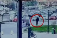 Marocchino massacra donna italiana in carrozzina e la figlia corsa a salvarla