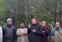 Vescovo celebra il ramadan con i musulmani, fedeli furiosi