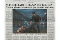 Sgozza italiano in piazza perché vuole la sua ragazza