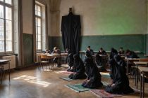 Nelle scuole italiane sì alle preghiere islamiche, no a quelle cristiane!