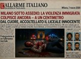 A terra in un lago di sangue e gli immigrati infieriscono a coltellate