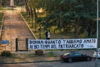 “Donna: quanto t’abbiamo amato ai bei tempi del patriarcato”. Digos indaga