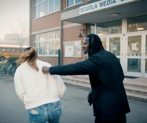 Presa a pugni mentre va a scuola: donne perseguitate da mesi