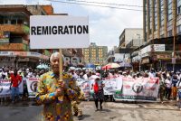 Sudafrica, i neri di Mandela marciano per la remigrazione dei nigeriani