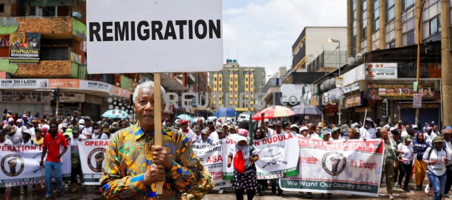 Sudafrica, i neri di Mandela marciano per la remigrazione dei nigeriani