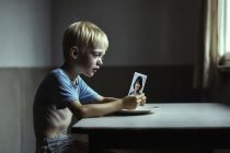 GARANTE INFANZIA CONTRO TOGHE ROSSE: «BIMBI DEL BOSCO TRAUMATIZZATI»