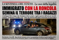 Armato di roncola insegue ragazzi italiani da sgozzare: «Credevamo ci avrebbe uccisi»