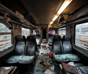 Pistoia: straniero devasta treno con martello, corsa sospesa