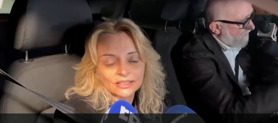 «MAMMA! MAMMA! NON ANDARE!» – Toghe strappano Catherine ai suoi figli