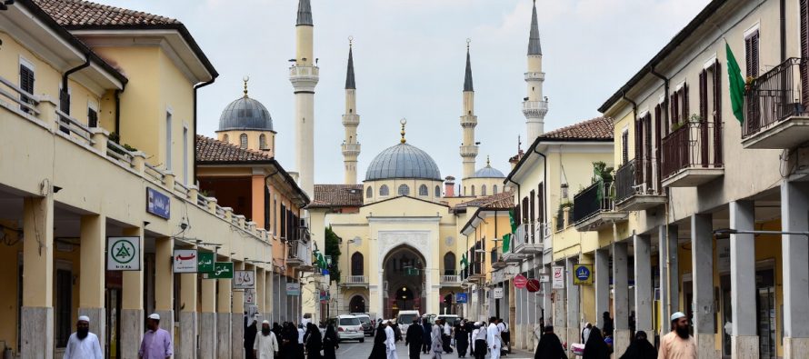 Carpi, la capitale islamica di Emiliastan: 5 moschee