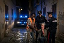 ARRESTATO MENTRE VIOLENTA A MORSI 70ENNE ITALIANA